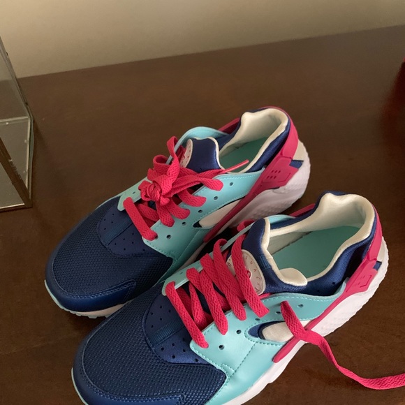 Nike huarache run. Brand new. Men’s/big kids sz 7. - Picture 3 of 5